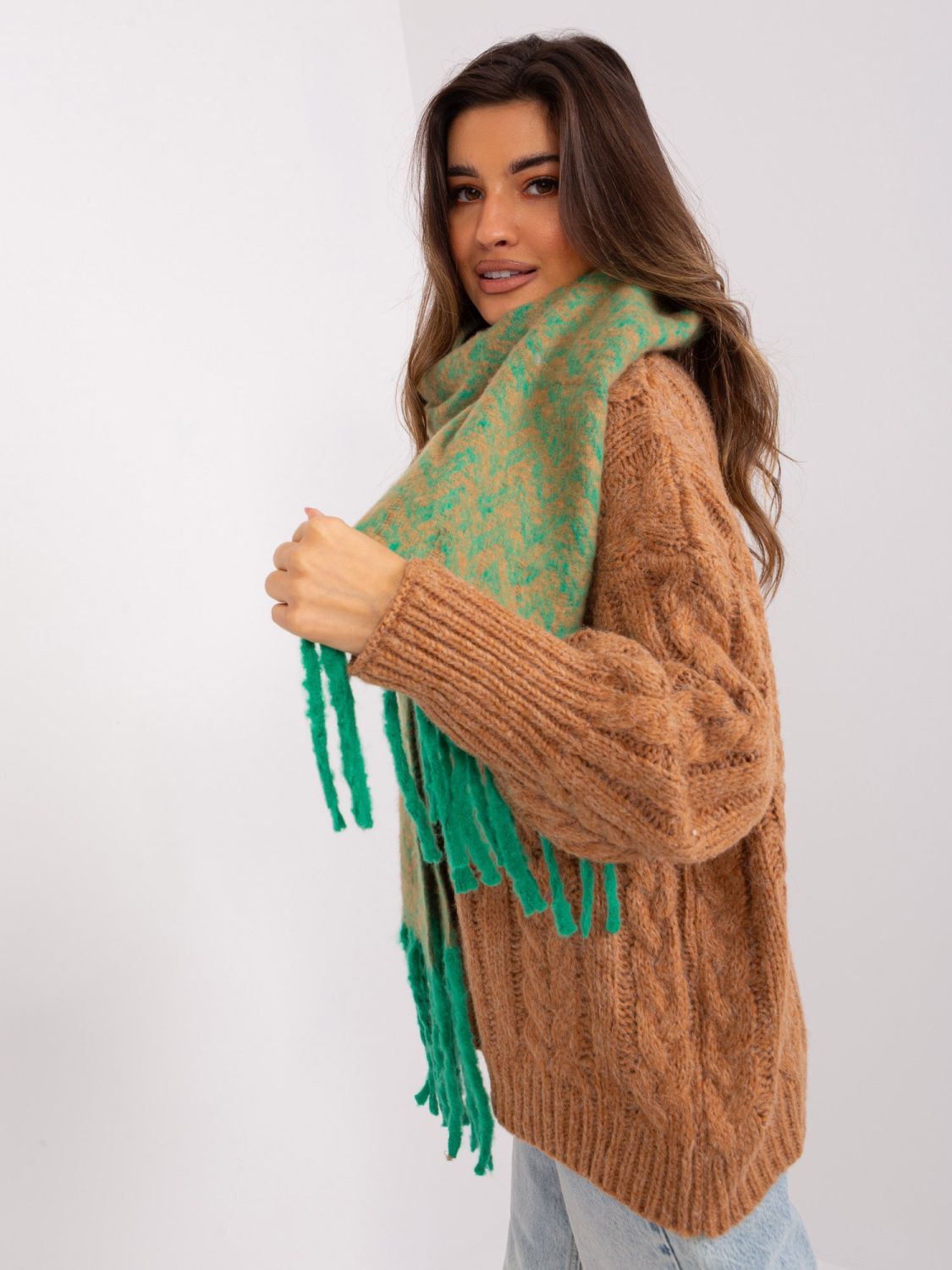 Sciarpa da donna verde-marrone con motivo geometrico