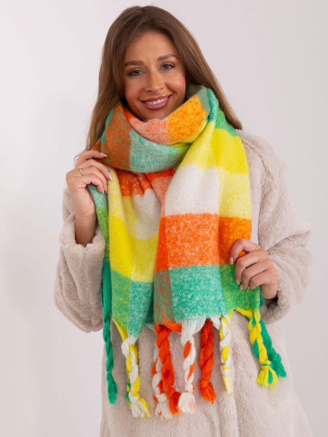 Sciarpa con frange in verde chiaro