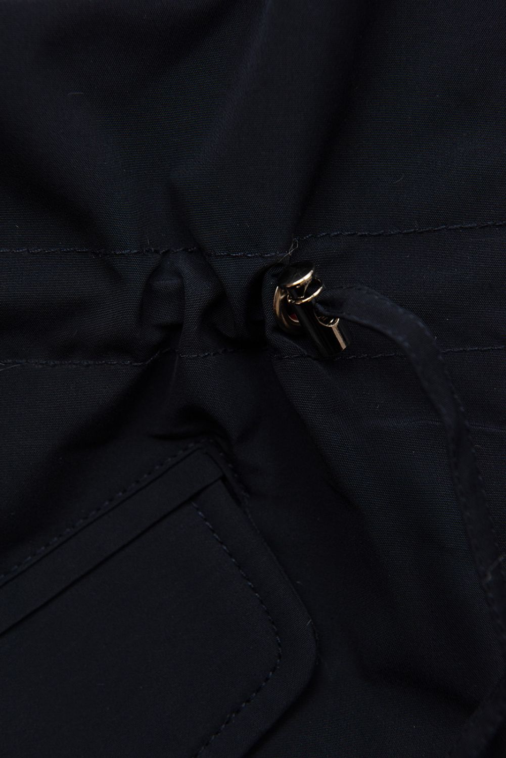 Parka blu scuro per l'inverno con fodera beige