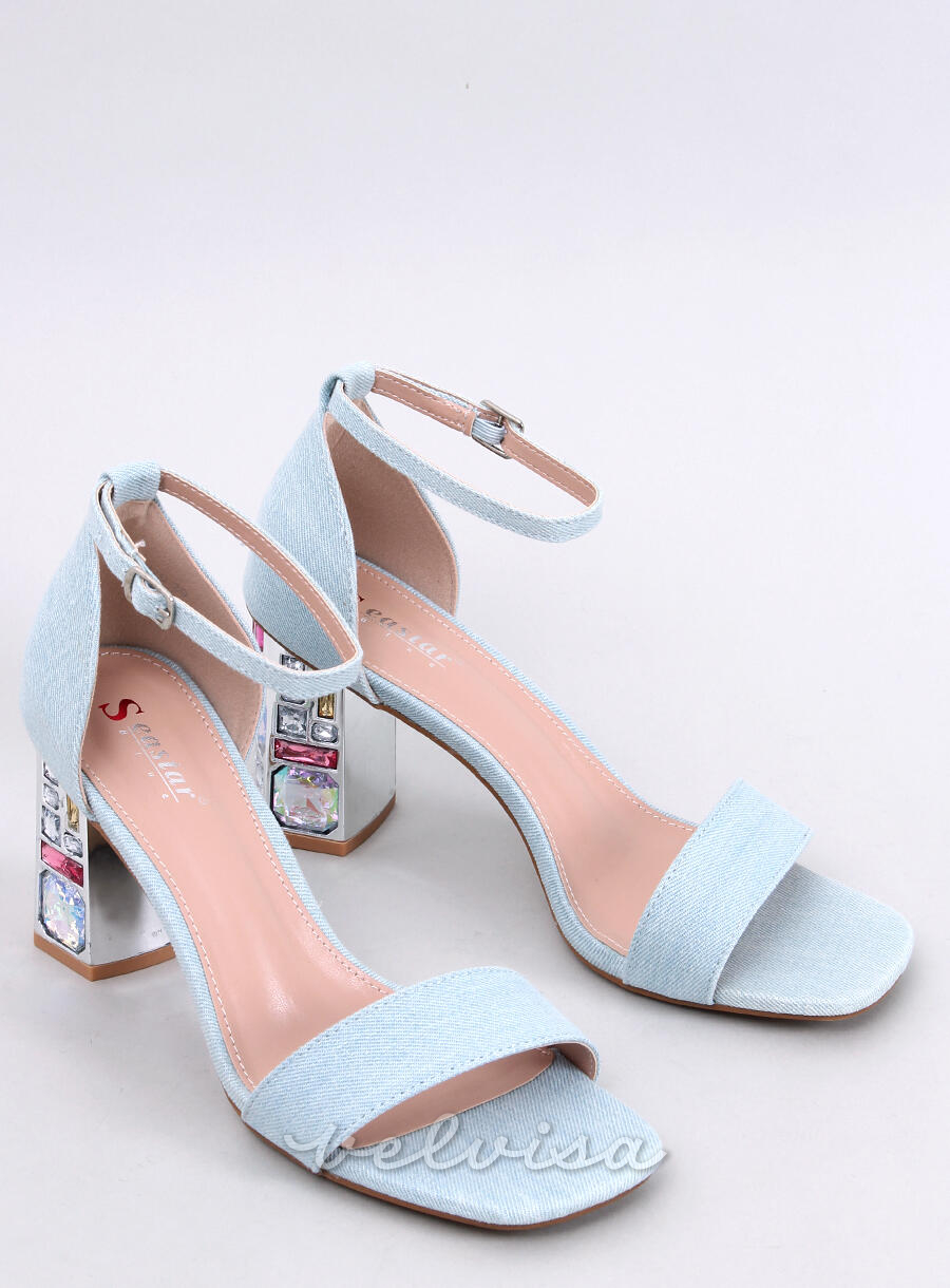 Sandali azzurri con tacco colorato
