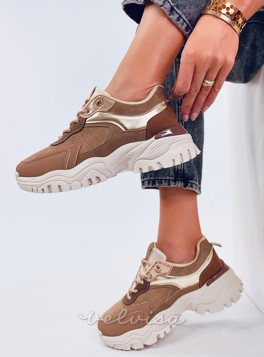 Sneakers beige con dettagli metallici