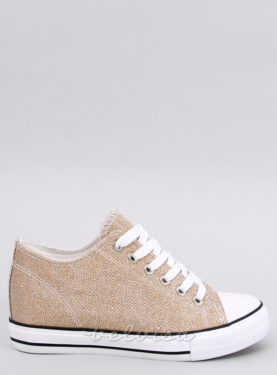 Sneakers dorate con tacco nascosto