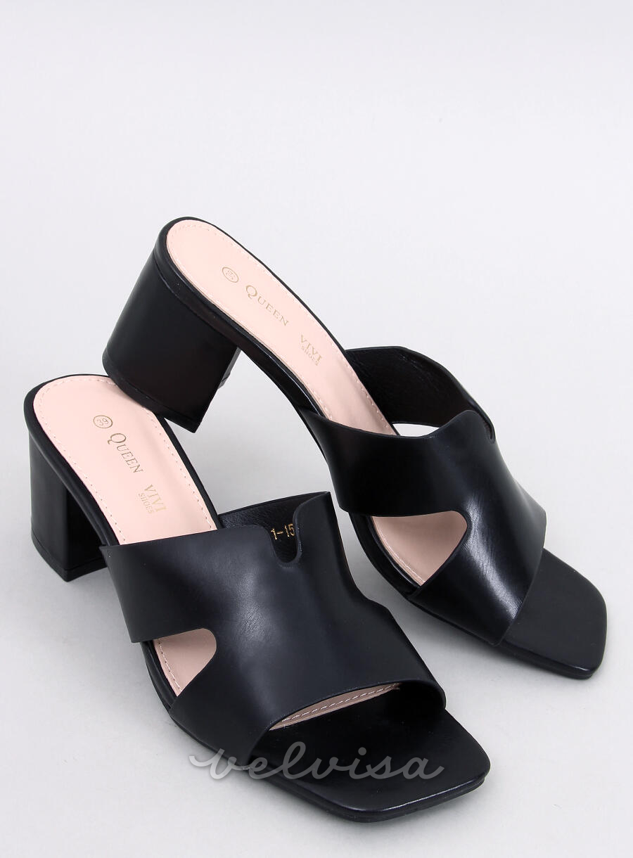 Sandali eleganti con tacco neri