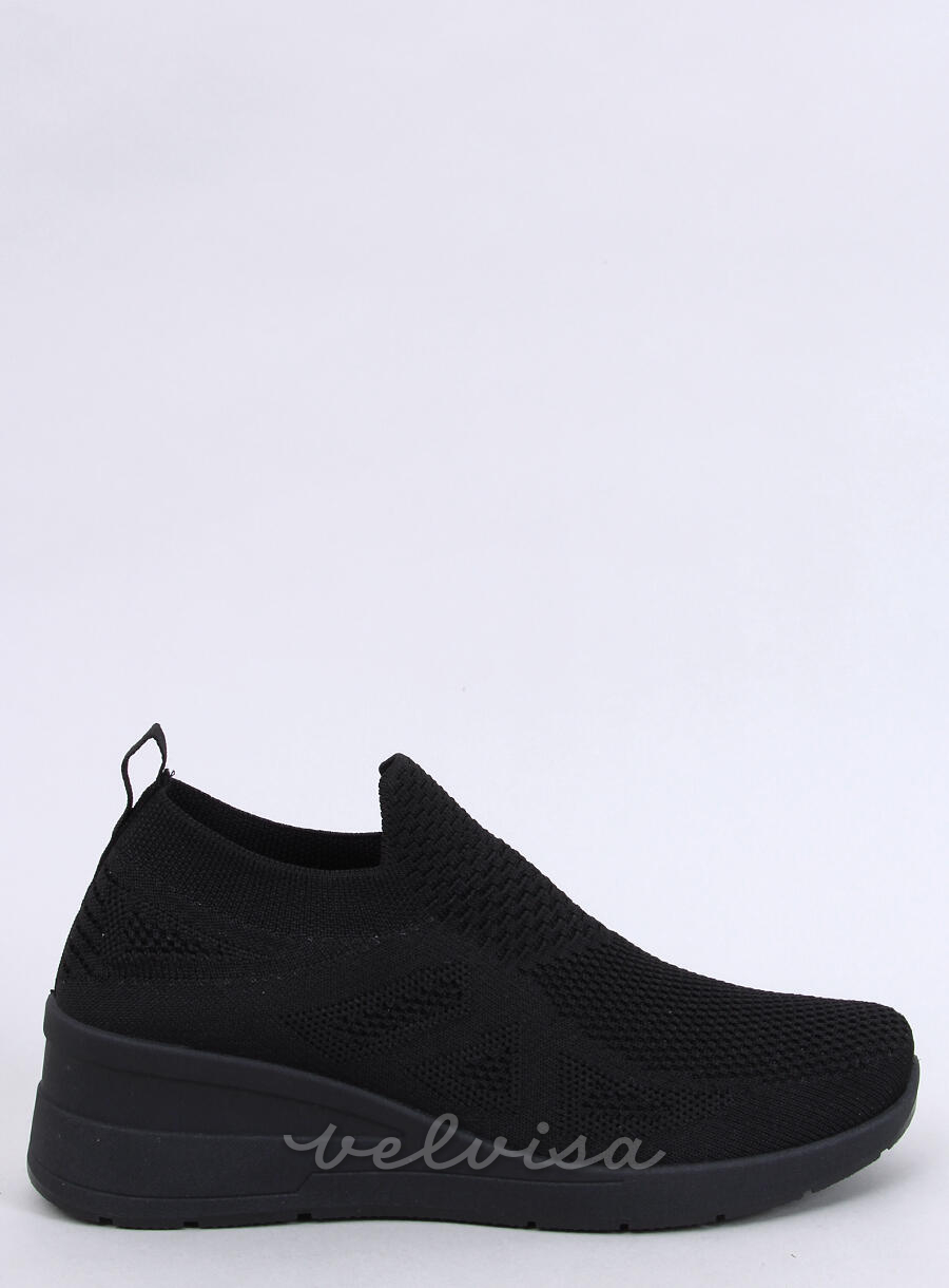 Sneakers nere elasticizzate su suola rialzata