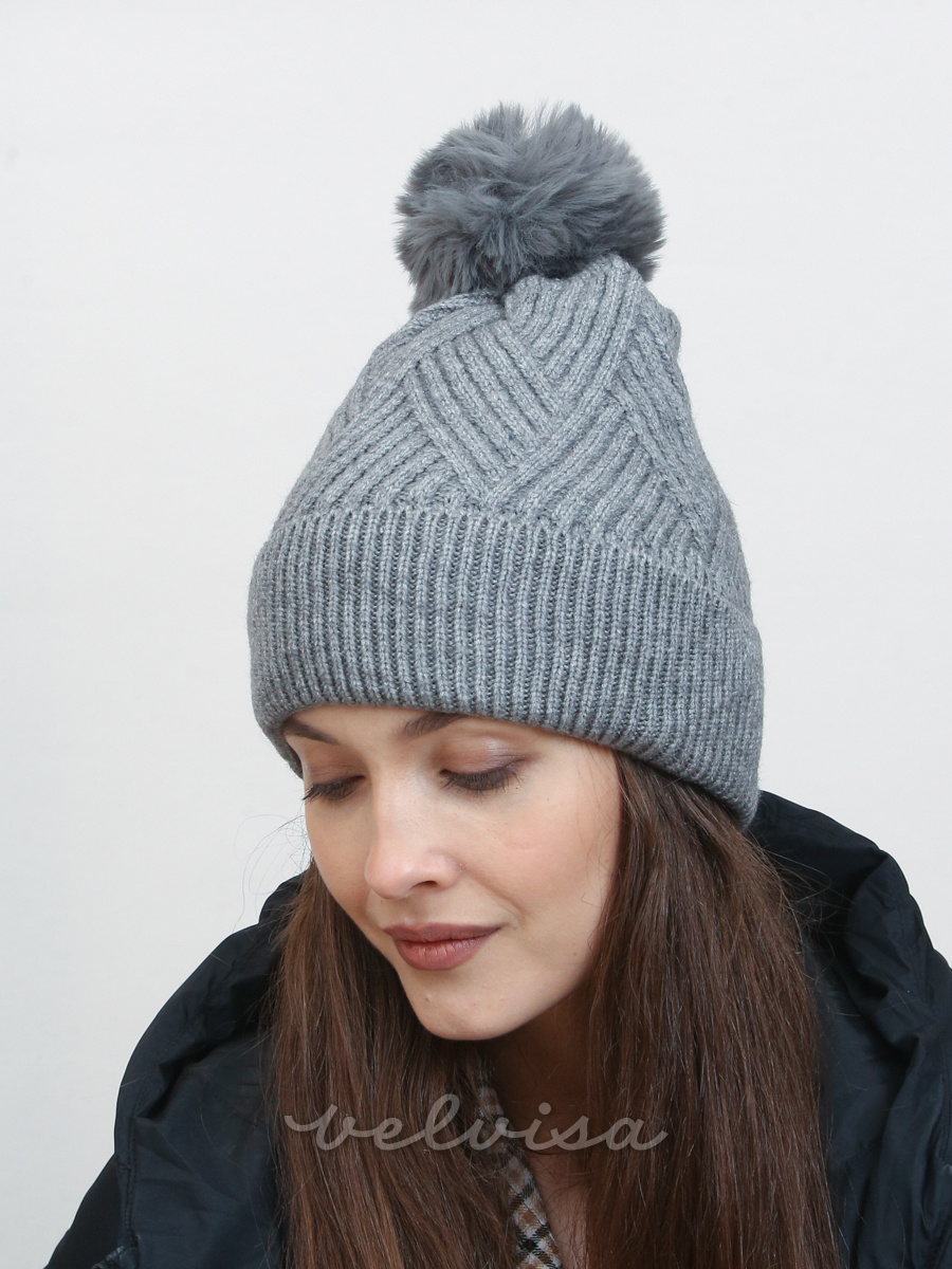 Zimska pletena kapa u sivoj boji
