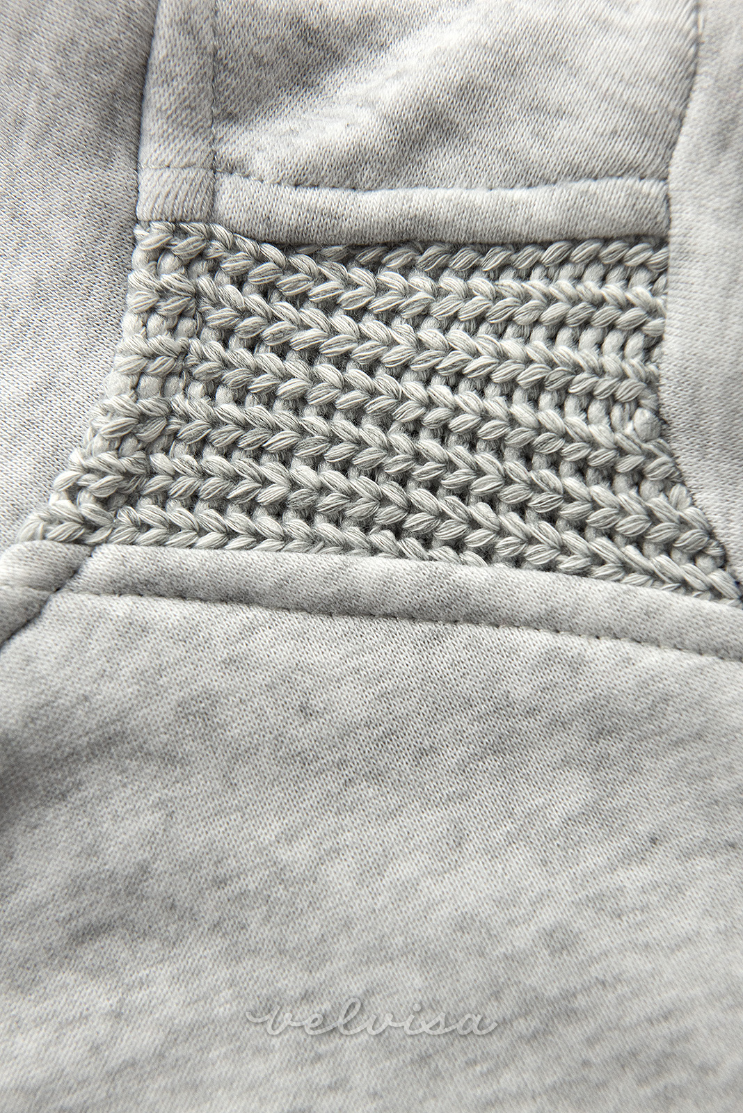 Felpa grigio chiaro con lavorazione a maglia decorativa