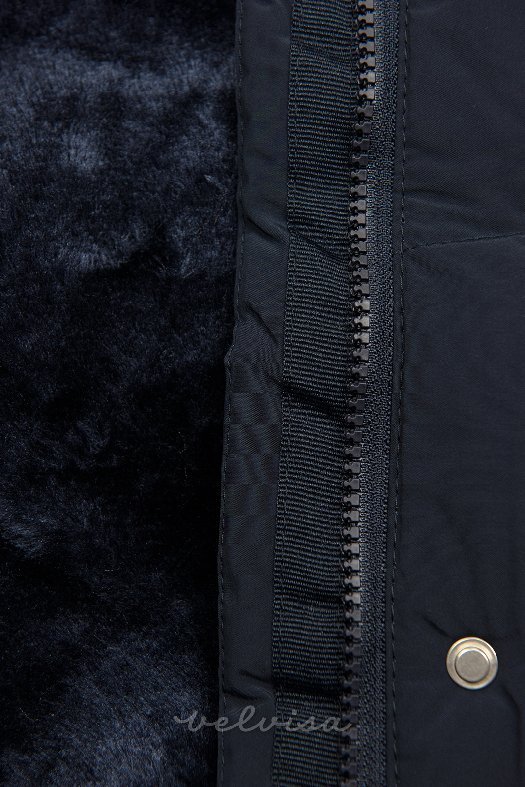 Tamno plava zimska jakna s plišanom postavom