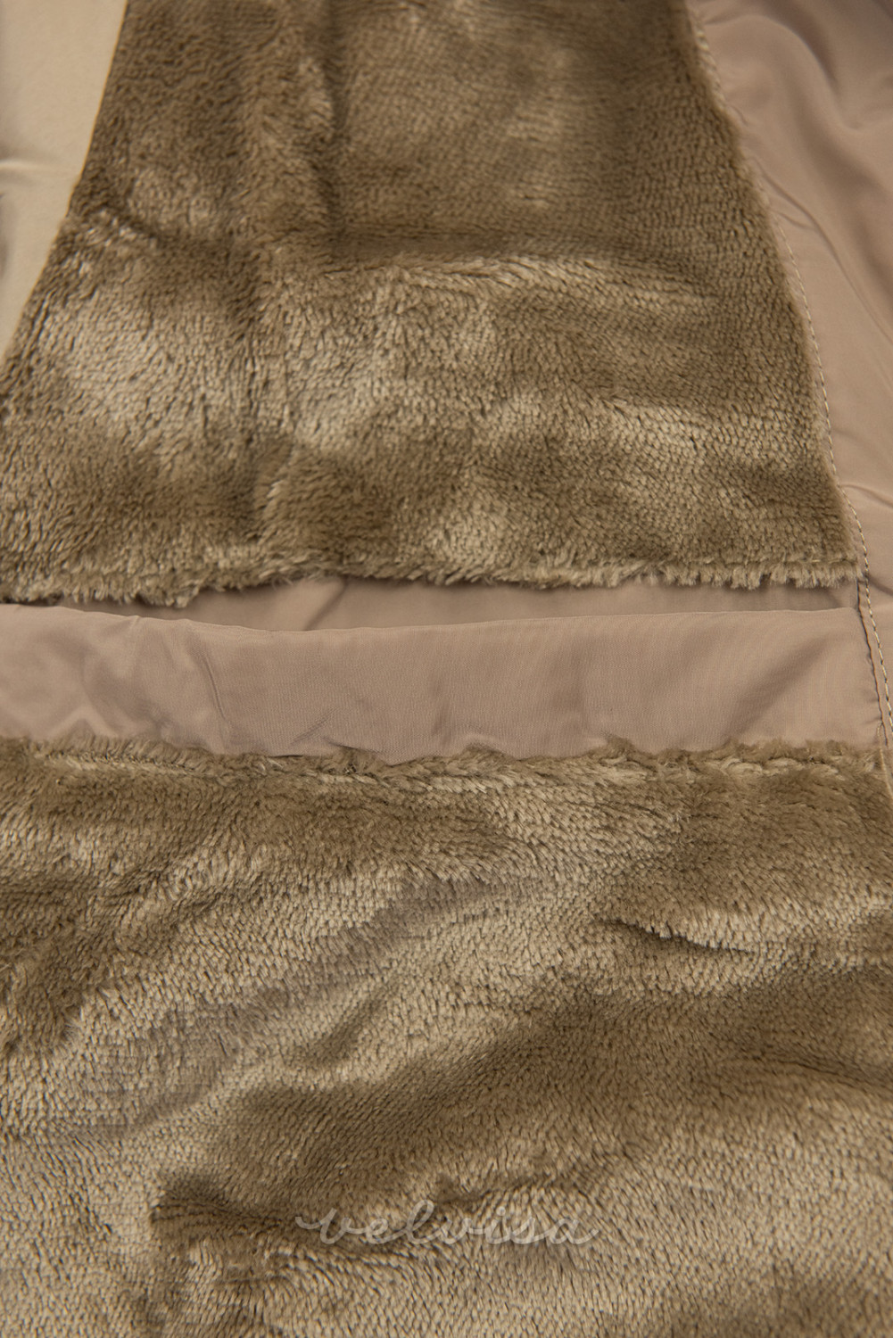 Giacca invernale estesa beige con pelliccia