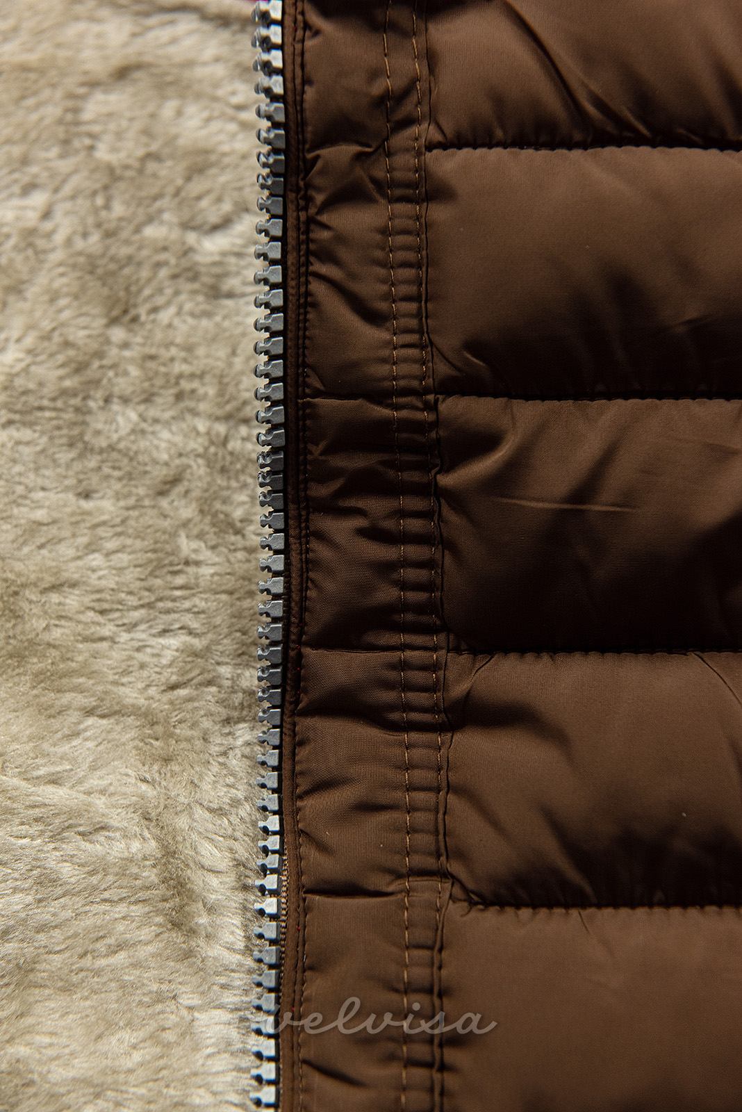 Zimska prošivena jakna s kapuljačom čokoladno smeđa