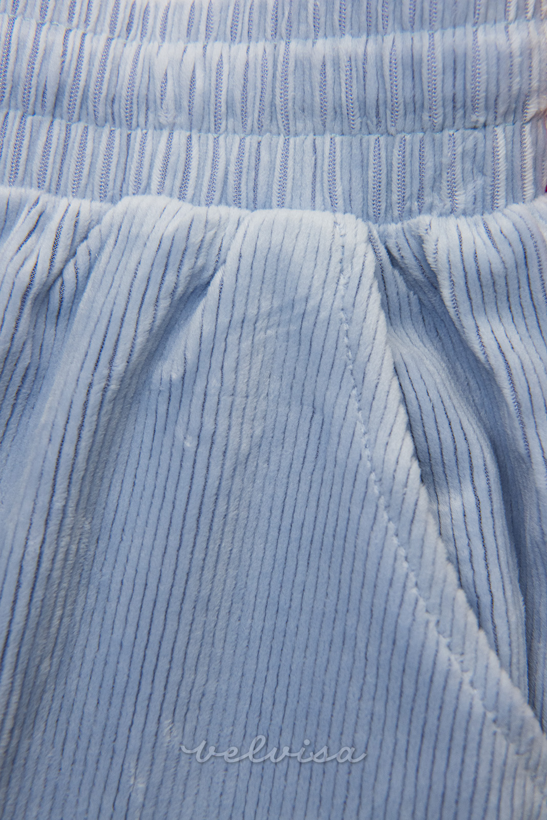 Svijetlo plave ležerne hlače s baršunastim uzorkom