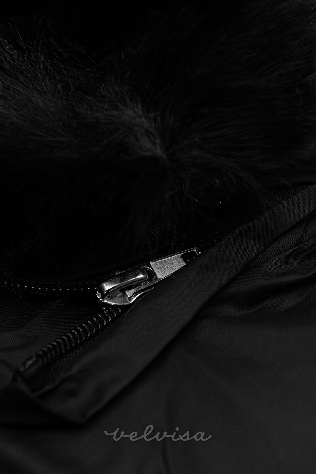 Crna jakna s bubrežnom torbicom
