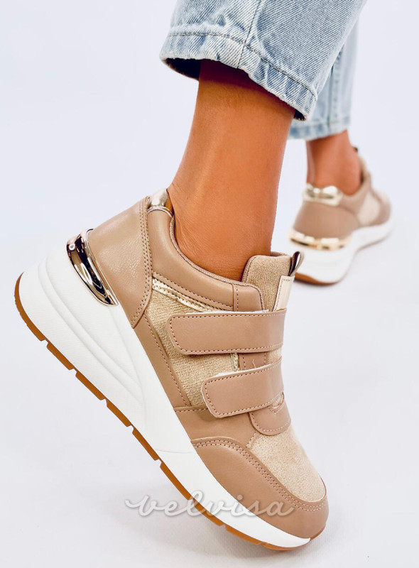 Sneakers con velcro e zeppa beige