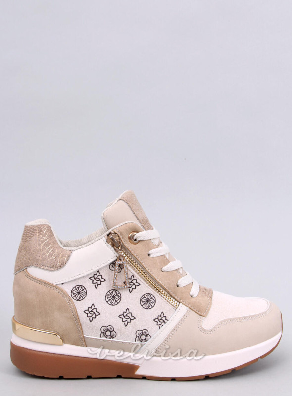 Sneakers beige chiaro con tacco alto con motivo