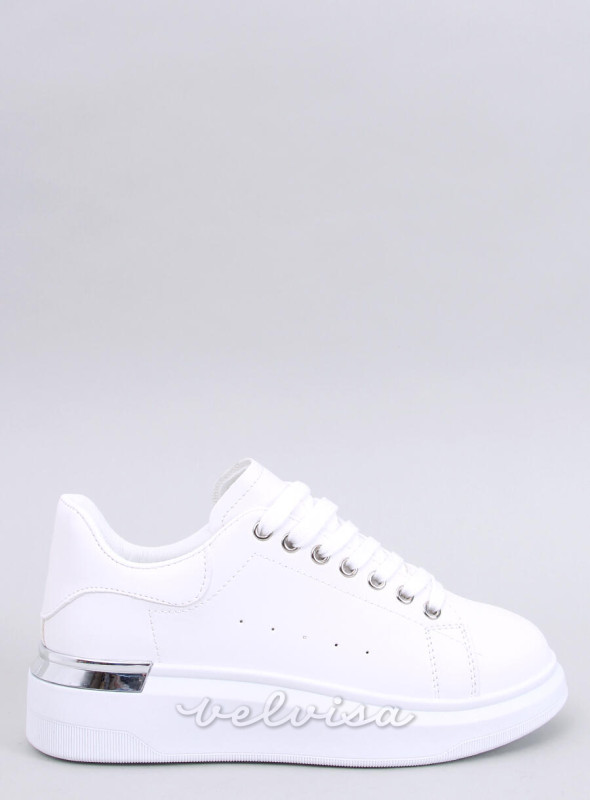 Sneakers bianche con dettaglio argento