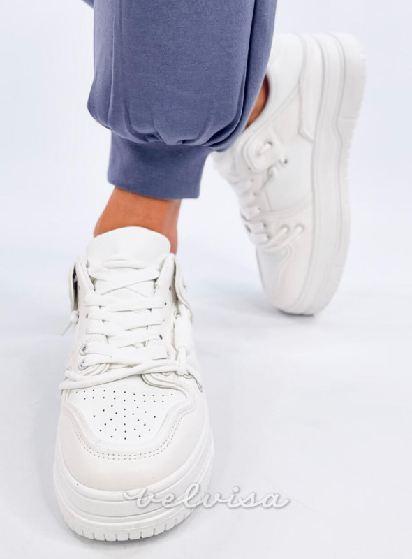 Sneakers bianche con suola più alta