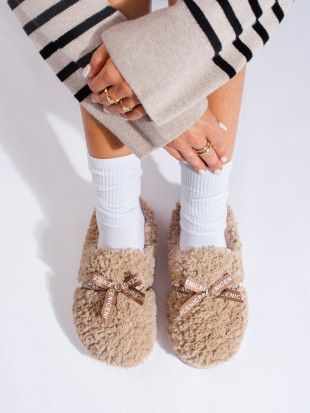Pantofole beige con fiocco