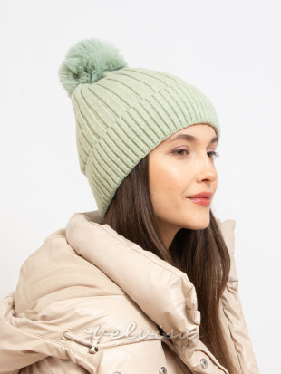 Cappello invernale verde chiaro con pompon