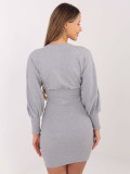 Elegantna siva haljina s dugim rukavima