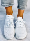 Sneakers bianche da donna realizzate in tessuto elastico