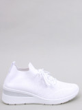 Sneakers sportive bianche realizzate in tessuto elastico