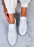 Sneakers sportive bianche realizzate in tessuto elastico