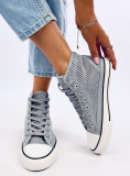 Sneakers grigie alte traforate