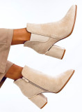 Stivaletti eleganti in camoscio beige chiaro