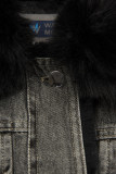 Giubbotto in denim grigio con pelliccia nera