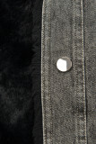Giubbotto in denim grigio con pelliccia nera