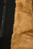 Parka nero con pelliccia sul cappuccio