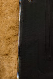 Parka nero con pelliccia sul cappuccio