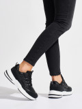 Scarpe sportive nere da donna con suola spessa