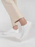 Sneakers bianchi perforati in pelle naturale