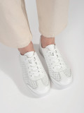 Sneakers bianchi perforati in pelle naturale