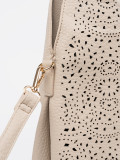 Borsa a spalla beige traforata
