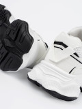 Sneakers bianche con suola spessa