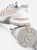 Pastelne sportske cipele na platformi