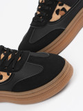 Sneakers nere da donna con dettagli leopardati