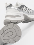 Sneakers bianche con dettagli argentati