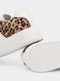 Bijeli sneakers s detaljima od leoparda