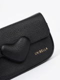 Elegante borsa nera con chiusura decorativa
