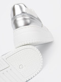 Sneakers bianche e argento con dettagli lucidi