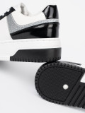 Sneakers nere e bianche con dettagli argentati lucidi