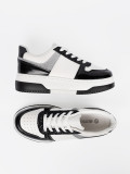 Sneakers nere e bianche con dettagli argentati lucidi