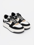Sneakers nere e bianche con dettagli dorati