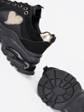 Sneakers nere con cuore dorato