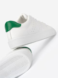 Sneakers bianchi classici con accento verde