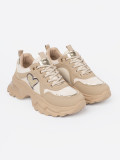 Sneakers beige con cuore dorato decorativo