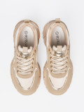 Sneakers beige con cuore dorato decorativo
