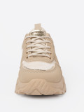 Sneakers beige con cuore dorato decorativo